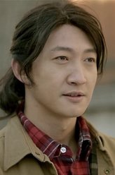 郝建功（王阳饰演）