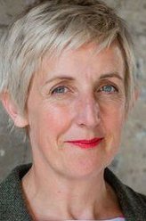 Kath Cook（茱莉‧赫斯姆德哈尔格饰演）