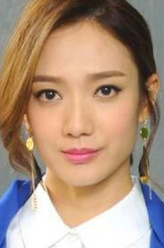 郭倩（王君馨饰演）