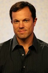 XO Mike Slattery（亚当·鲍德温饰演）