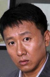 臭子（房子斌饰演）