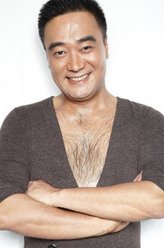 罗艺（王建新饰演）