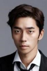 申成禄（申成禄饰演）