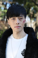 小Q（方逸伦饰演）
