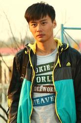 吴家义（程枫饰演）