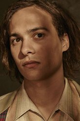 尼克·克拉克（弗兰克·迪兰饰演）