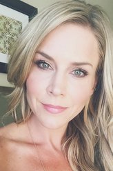 朱莉·本茨（朱莉·本茨饰演）