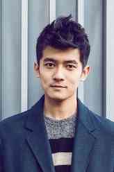 何之洲（佟梦实饰演）