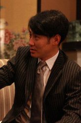 黄爱国（吴秀波饰演）