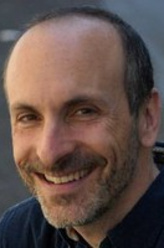 Dr. Gilbert（塞斯·帕里什饰演）