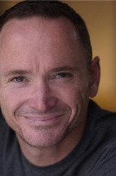 Niles Gilbert（詹姆士·帕克斯饰演）