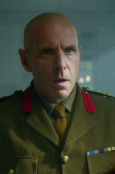 Duncan Sinclair（休·狄伦饰演）