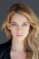 Petra Solano（耶尔·格洛格拉斯饰演）