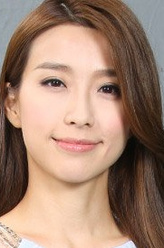 韦以柔（姚子羚饰演）