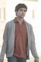 阿雅（苏拉·沙玛饰演）