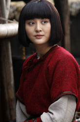 孔梅（甘露饰演）