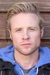 艾什顿·霍尔姆斯（艾什顿·霍尔姆斯饰演）