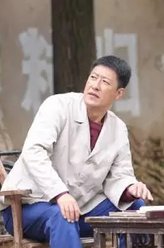 吴郎中（于震饰演）