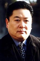 张峰（刘斌饰演）