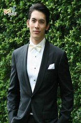 Sarn/Siam（颂恩·宋帕山饰演）