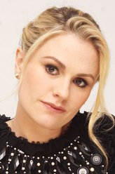 Sookie Stackhouse（安娜·帕奎因饰演）