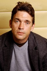 James Leatherby（多格雷·斯科特饰演）