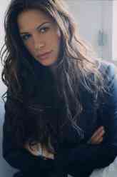 Dr. Rachel Scott（罗娜·迈特拉饰演）