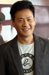 赵建国（连奕名饰演）