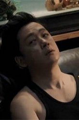 关宏宇（潘粤明饰演）