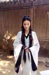 金亚兰（张芷溪饰演）