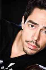 Cross（扎克·圣蒂亚戈饰演）