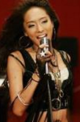 李美娜（朴贞雅饰演）