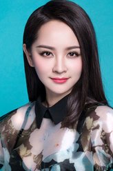 罗雅屏（邓莎饰演）