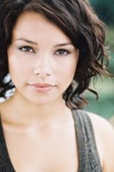 Max（杰西卡·帕克·肯尼迪饰演）