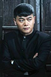 阿毛（管梓净饰演）