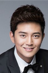 彭亮（田峻丞饰演）