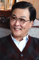严格（钱波饰演）