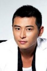 洪振刚（陈冠霖饰演）