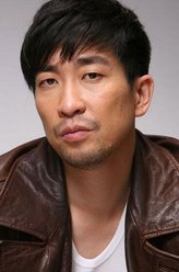 沈立冬（王千源饰演）