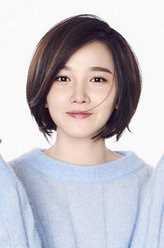 洪小梅（陈小纭饰演）