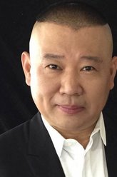 李洪刚（郭德纲饰演）