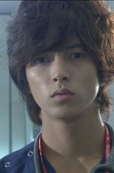 蓝泽耕作（山下智久饰演）