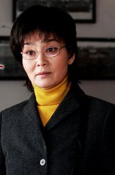 素芬妈（潘虹饰演）