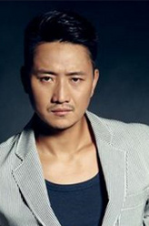 严世强（高峰饰演）