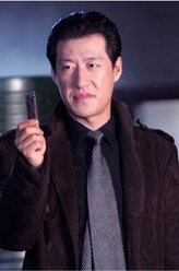 马云飞（于震饰演）