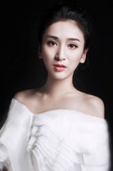 Cherry（周睿君饰演）