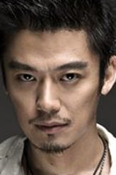 裘彪（芦芳生饰演）