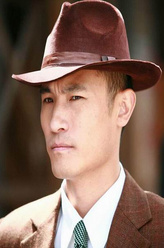 贺忠信（耿乐饰演）