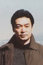 向毅（何涌生饰演）