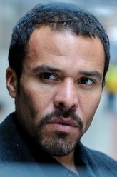 Scott（迈克尔·埃尔比饰演）